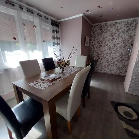 Lilaakac Vendeghaz *