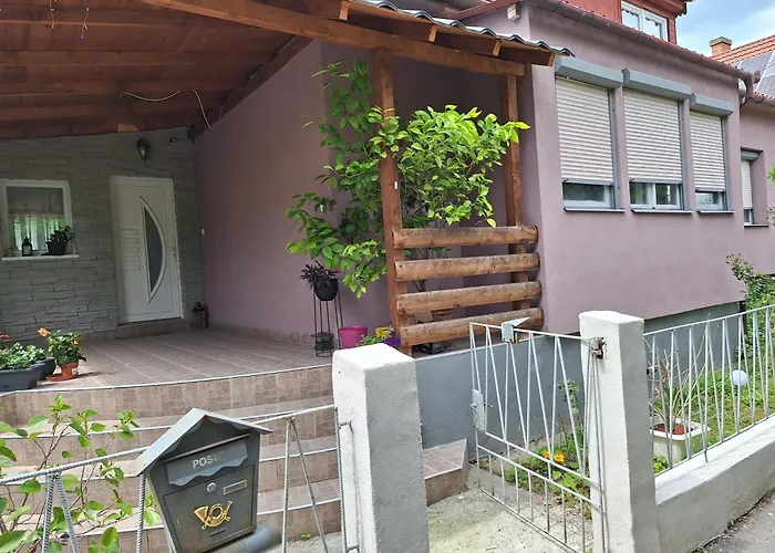 Lilaakac Vendeghaz דירה