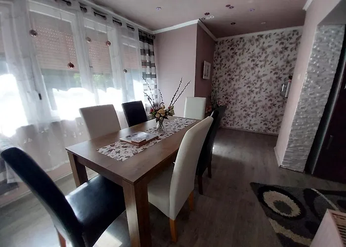 Lilaakac Vendeghaz *